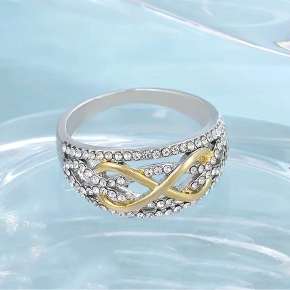 ๐ Ladies Two Tone Infinity Design Ring Size 8 New - Picture 2 of 4